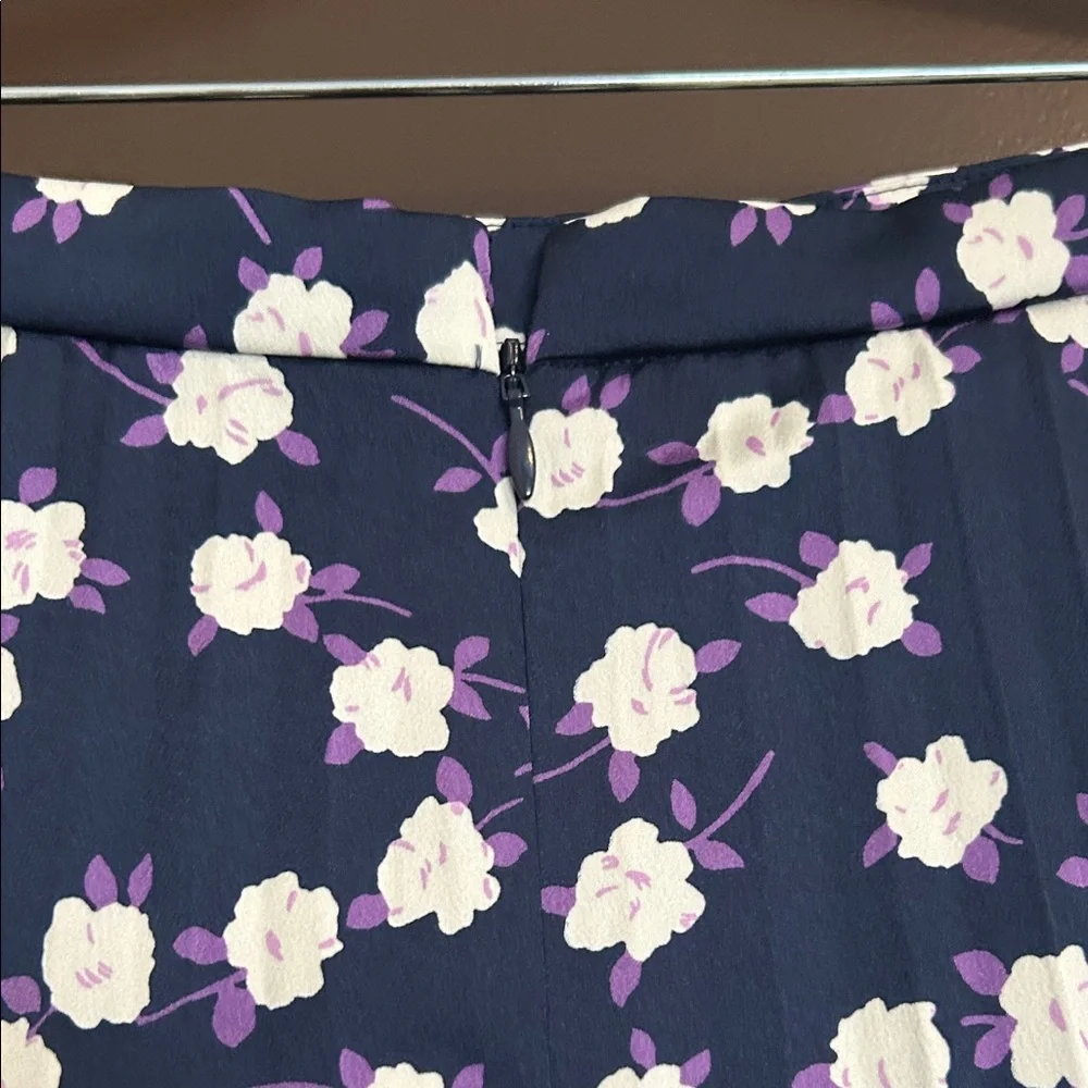 J Crew Navy Floral Pleated Midi Skirt. NWOT. Size 6 - Picture 6 of 11